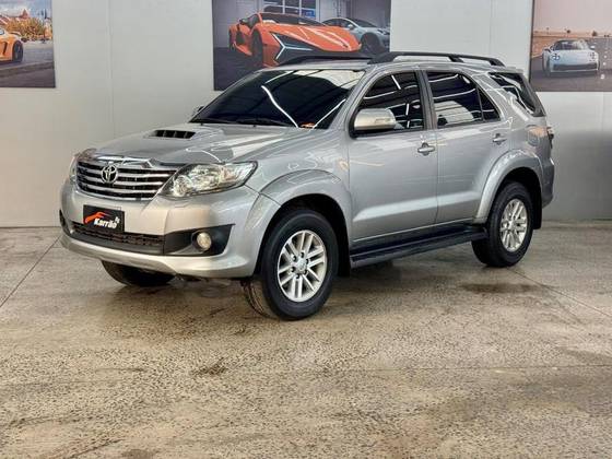 TOYOTA HILUX 2.7 SR 4X2 CD 16V FLEX 4P AUTOMÁTICO
